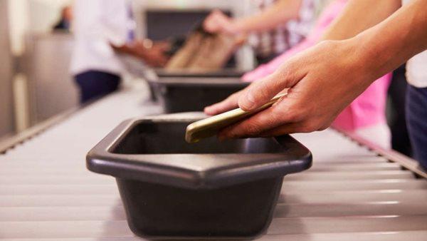 Những vật dụng “nuôi” vi khuẩn tại sân bay: Cái thứ 3 bẩn hơn bồn cầu nhưng ai cũng dùng! - 3