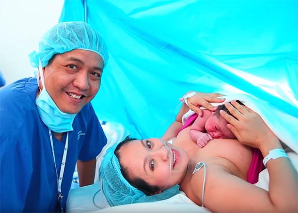 Tung khoảnh khắc con đỏ hỏn được lấy ra từ bụng mẹ, Thanh Thúy khiến nghìn chị em cay mắt - 5