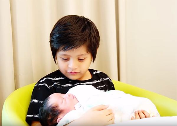 Tung khoảnh khắc con đỏ hỏn được lấy ra từ bụng mẹ, Thanh Thúy khiến nghìn chị em cay mắt - 4