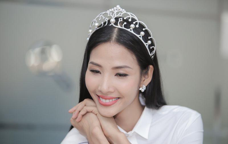 Kể từ khi làm Huấn luyện viên The Face 2017 và trở thành Á hậu 1 của cuộc thi Hoa hậu Hoàn vũ Việt Nam, Hoàng Thùy dành được nhiều sự yêu mến hơn của khán giả.
