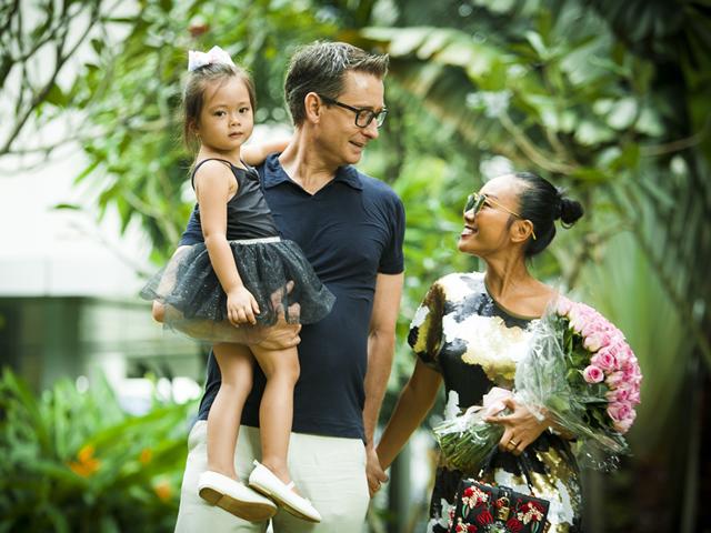 Nhờ đâu ca sĩ nhỏ bé Đoan Trang cưa đổ chồng Tây cao 1m9 lại tâm lý, chiều chuộng?