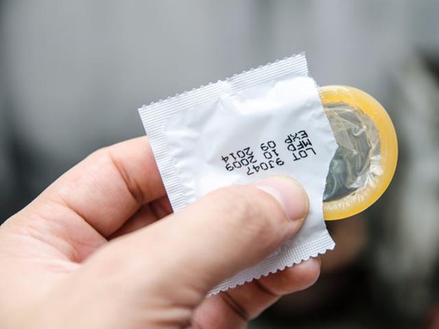 Bắt bạn gái mua bao cao su cho mình đỡ tốn kém, chàng trai khiến dân mạng amp;#39;dậy sóngamp;#39; - 2