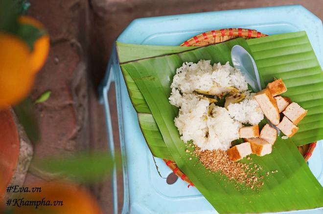 banh khuc noi tieng hn chi 13 nghin/chiec, an tu sang no toi trua, moi ngay ban hang nghin chiec - 2