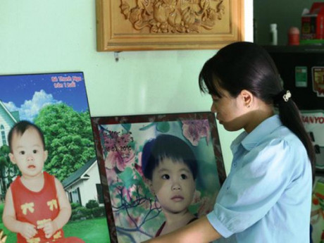 Diễn biến bất ngờ vụ mẹ cầu cứu danh hài Hoài Linh vì nghi 2 con chết oan