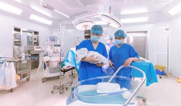 Mẹ Quảng Ninh 13 năm “khát con”, chồng doanh nhân bỏ họp vào SG nói một câu đến lặng người - 4