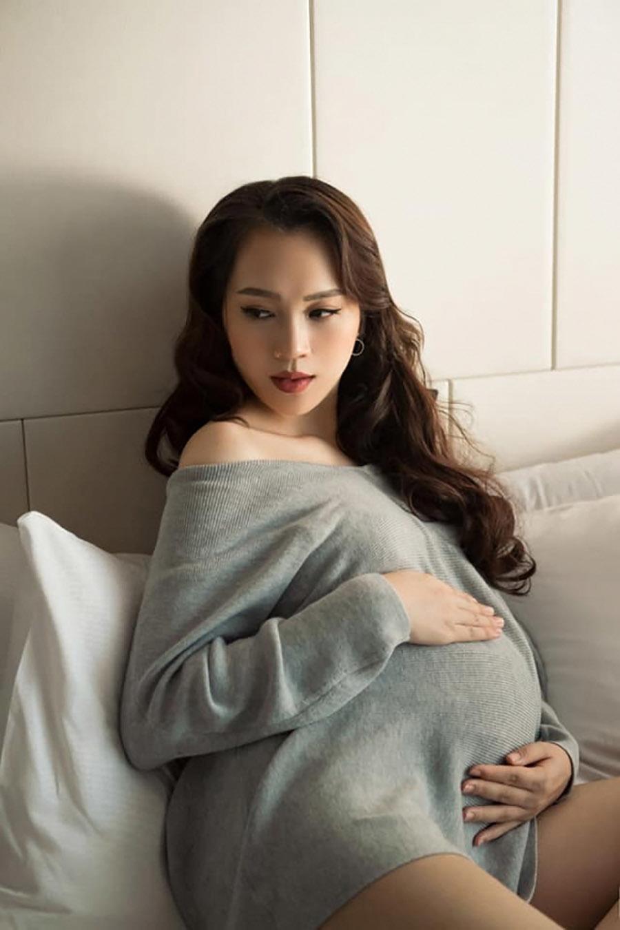 Siêu mẫu Ngọc Thạch mang thai ở tuần 37 vẫn sướng như tiên, mong amp;#34;đẻ nhanh cho đỡ rảnhamp;#34; - 3