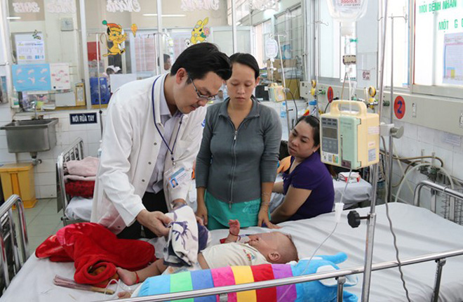 Bác sĩ Nhi đồng 1 bày cách chăm trẻ sốt xuất huyết, hạn chế tối đa nguy cơ biến chứng - 1