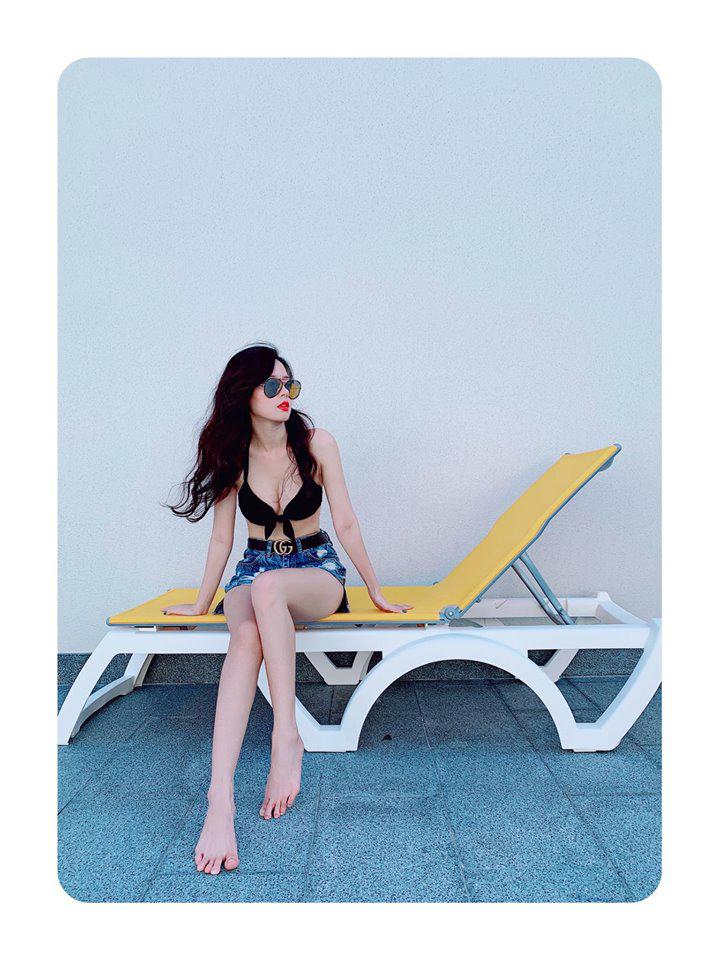 Bích Phương, Midu, Nhã Phương diện bikini: khi gái ngoan khoe đường cong rực lửa - 3