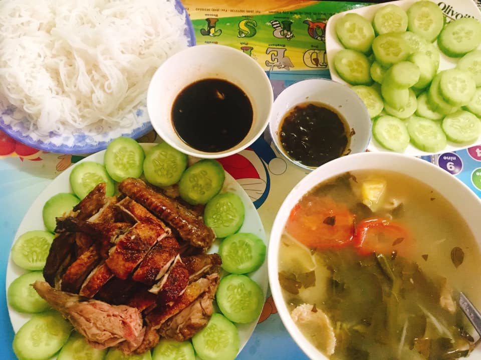 Cơm sinh viên 2 người giá rẻ 12 nghìn/bữa của cô gái 21 tuổi khiến bà nội trợ “bái phục” - 8