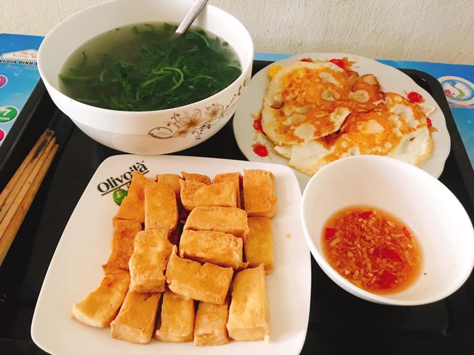 Cơm sinh viên 2 người giá rẻ 12 nghìn/bữa của cô gái 21 tuổi khiến bà nội trợ “bái phục” - 4