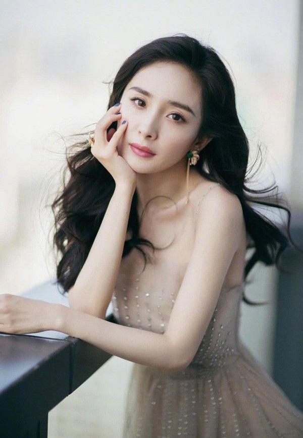 Đại mỹ nhân Cbiz có số amp;#34;vượngamp;#34; bạn diễn: Cứ ở bên ai là người đó amp;#34;phấtamp;#34; - 11