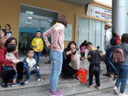 Tin tức - Nghi ăn thịt lợn nhiễm sán, hàng trăm phụ huynh vượt màn đêm đưa con xuống Hà Nội khám bệnh