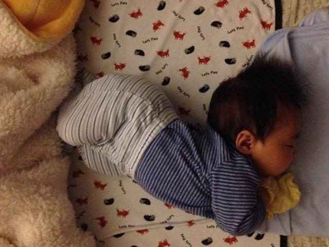 Trẻ sơ sinh hay vặn mình: Một số nguyên nhân và mẹo chữa trị