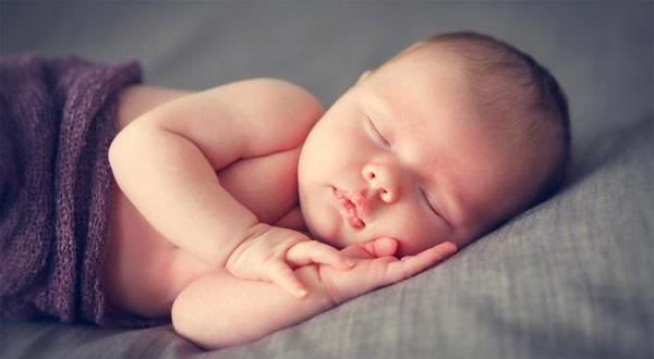 Trẻ sơ sinh ngủ nhiều nguyên nhân từ đâu và những thông tin cần biết - 1