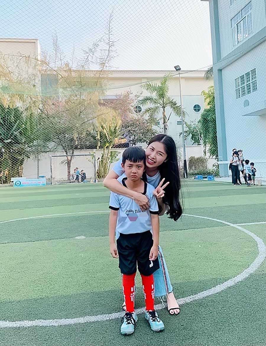 Bà xã Đăng Khôi thương con bị chấn thương trật cổ chân và giãn dây chằng - 3