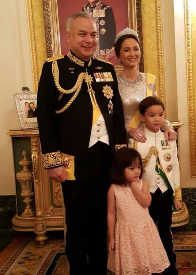 Chân dung tiểu công chúa Malaysia cực xinh đẹp và đáng yêu, đang amp;#39;làm mưa làm gióamp;#39; trên MXH - 2