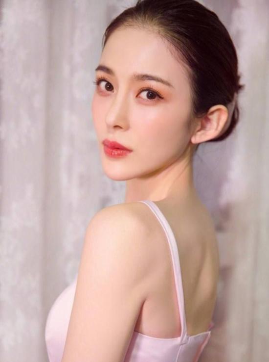 Hậu duệ của Tiểu Long Nữ trong amp;#34;Tân Ỷ Thiên Đồ Long kýamp;#34; gây chú ý vì quá sexy - 6