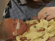 Tin tức - Sau 7 năm nhận con nuôi vì tưởng vô sinh, người mẹ bất ngờ đẻ con với cân nặng sốc