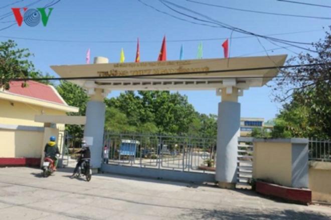 Tin mới vụ cô giáo bị tố vào khách sạn cùng nam sinh lớp 10 - 1