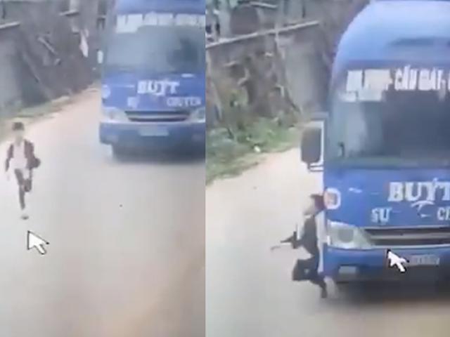 Tài xế xe buýt đánh lái xuất thần, cứu sống bé trai sang đường ẩu