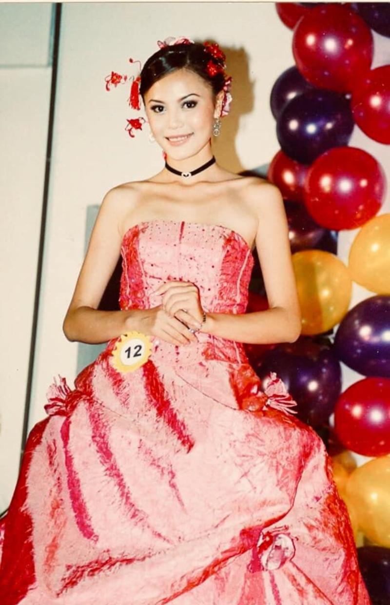 Cô từng tham gia cuộc thi Miss Oriental Pearl ở Malaysia và lọt top 10. 
