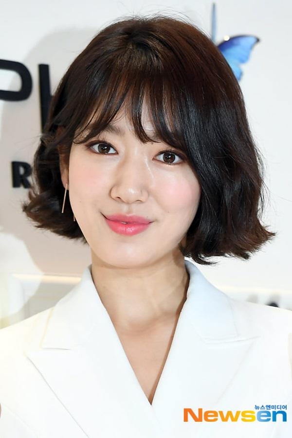 Em gái amp;#34;Nấc thang lên thiên đườngamp;#34; bị chê già, béo nhưng bê bối của bạn trai mới gây sốt - 2