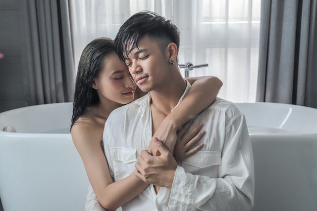 Không cởi trần, Trọng Hiếu vẫn quyến rũ amp;#34;chết ngườiamp;#34; trong MV mới - 4