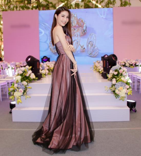 Diễm My 9x: amp;#34;Từng bị gọi là bình hoa di động, nhưng tôi không bỏ cuộcamp;#34; - 1