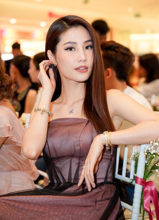 Diễm My 9x: amp;#34;Từng bị gọi là bình hoa di động, nhưng tôi không bỏ cuộcamp;#34; - 3