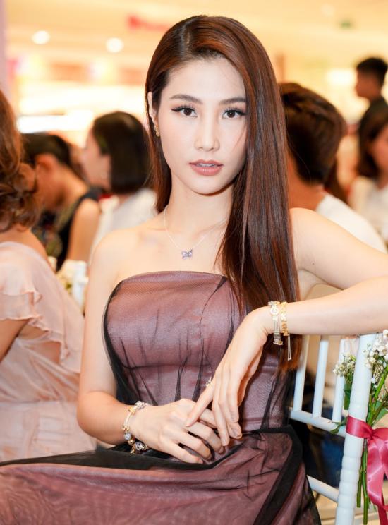 Diễm My 9x: amp;#34;Từng bị gọi là bình hoa di động, nhưng tôi không bỏ cuộcamp;#34; - 4