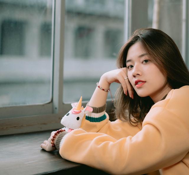Đang cần thả thính, hãy nghe ngay "Hôm nay anh đang làm gì?"