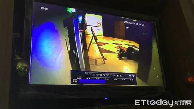 Người phụ nữ bị amp;#39;yêu râu xanhamp;#39; lột váy giữa đêm, thái độ của chủ nhà gây phẫn nộ - 3