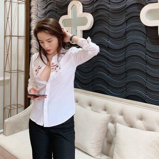 Thổi bùng trào lưu sơ mi buông cúc là Kỳ Duyên, nhưng mặc đẹp tinh tế lại là Bích Phương - 4