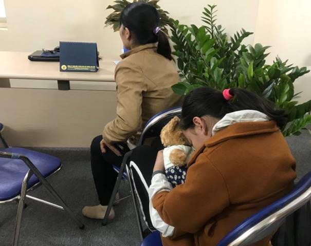 Bé gái 9 tuổi run rẩy kể lại giây phút bị gã bán thịt lợn xâm hại trong vườn chuối - 2