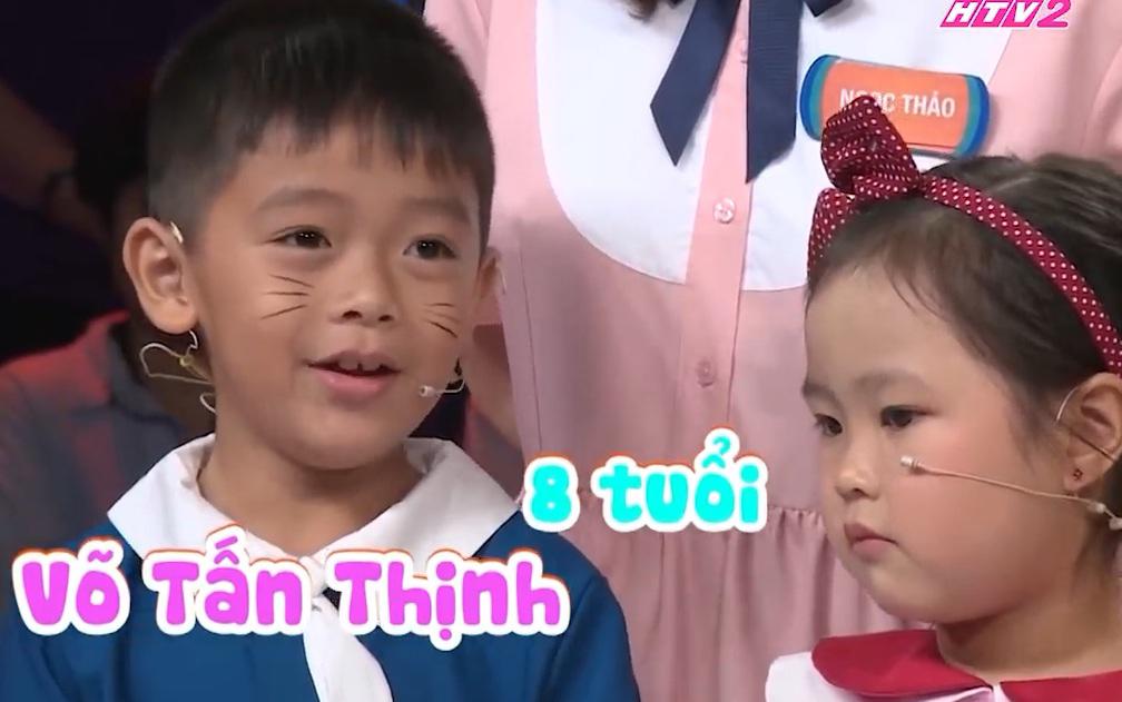 Trấn Thành kinh ngạc trước “con nhà người ta” 8 tuổi giúp mẹ trao đổi với người nước ngoài - 1