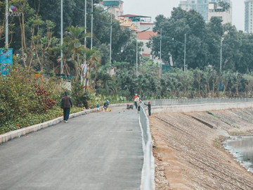 Có ai ngờ đường đi bộ ven sông Tô Lịch