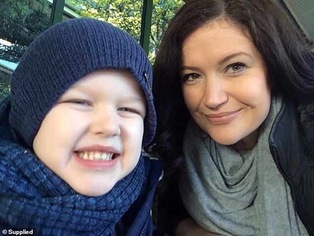 Bé trai chào đời với biểu cảm như siêu nhân: amp;#39;Anh đến để giải cứu thế giớiamp;#39; - 3