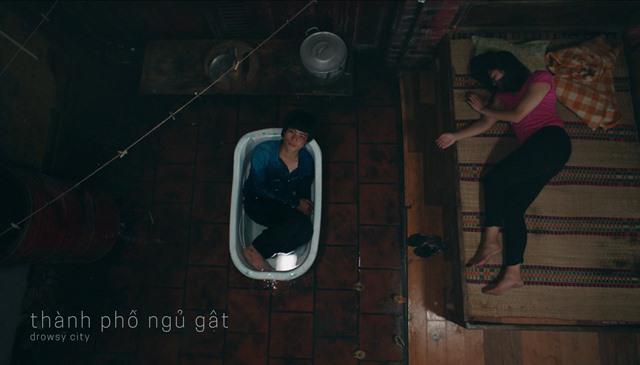 amp;#34;Thành phố ngủ gậtamp;#34;: Câu chuyện nhuốm màu ám ảnh của gã mổ gà thuê - 4