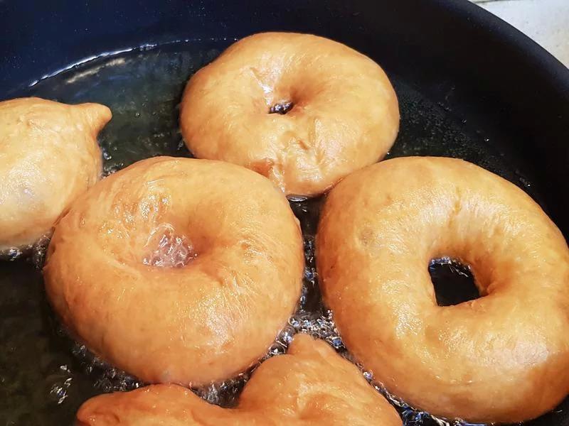 Bánh rán vòng donut mẹ làm, cả nhà ăn hoài không biết chán - 5