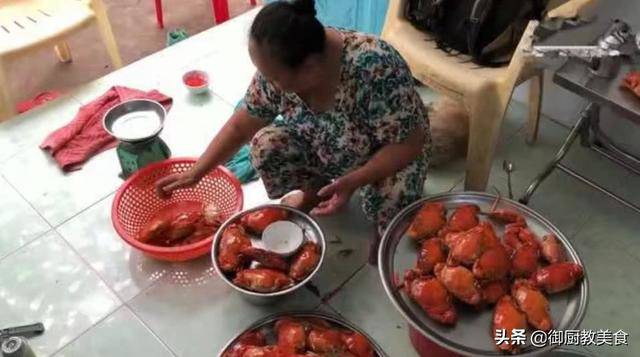 Sau 8 tháng gây sốt, mâm cua dì Ba lên báo ngoại, ngạc nhiên với bình luận của dân mạng - 3