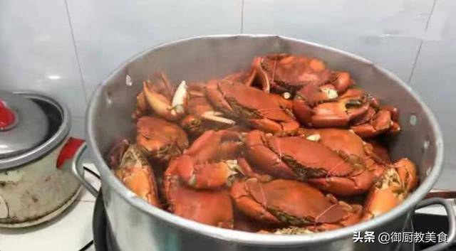 Sau 8 tháng gây sốt, mâm cua dì Ba lên báo ngoại, ngạc nhiên với bình luận của dân mạng - 5