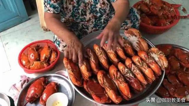 Sau 8 tháng gây sốt, mâm cua dì Ba lên báo ngoại, ngạc nhiên với bình luận của dân mạng - 4