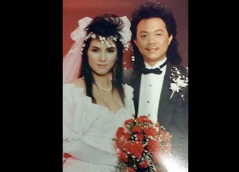 Diễn viên hài Chí Tài và vợ kết hôn vào năm 1987. Không khó để nhận ra mái tóc đặc trưng của nam nghệ sĩ được lấy cảm hứng từ các tài tử Hong Kong thời đó.
