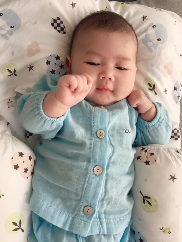 Đang bận nhưng nhìn thấy con trai làm điều này với con gái, Thân Thúy Hà vội giằng lấy - 1