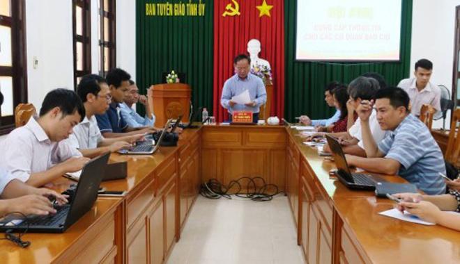 Cô giáo bị tố vào nhà nghỉ với nam sinh lớp 10: amp;#39;Bây giờ tôi cũng đang rất nảnamp;#39; - 2