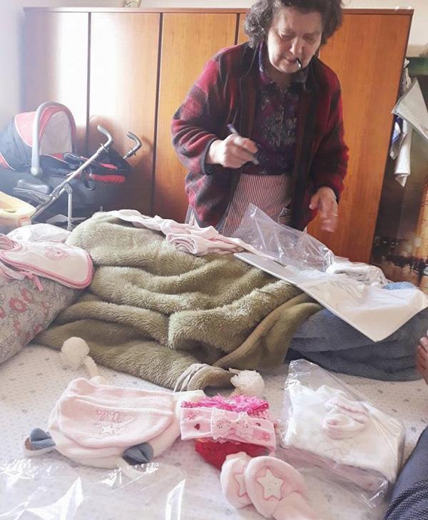 Con dâu bầu ngồi chơi, mặc mẹ chồng xếp đồ đi đẻ nhưng thái độ của bà mới bất ngờ - 4