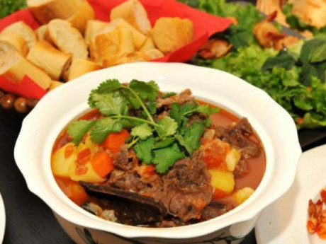 Cách nấu bò kho nước dừa thơm lừng, vừa ăn vừa khen ngon