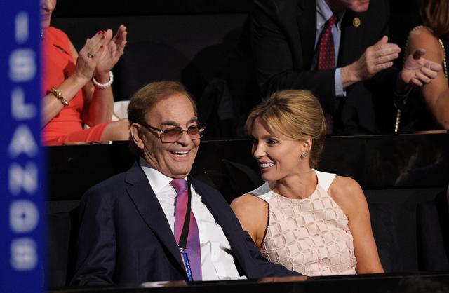 amp;#34;Biểu tượng sắc đẹpamp;#34; Ukraine một bước lên tiên khi lấy tỷ phú sòng bài 84 tuổi giờ ra sao? - 1