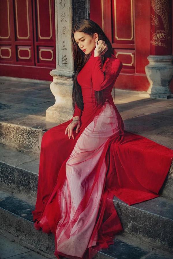 Cùng diện áo dài: BB Trần nữ tính bao nhiêu, quay qua Trấn Thành, Chí Tài chỉ biết cười ngất - 3