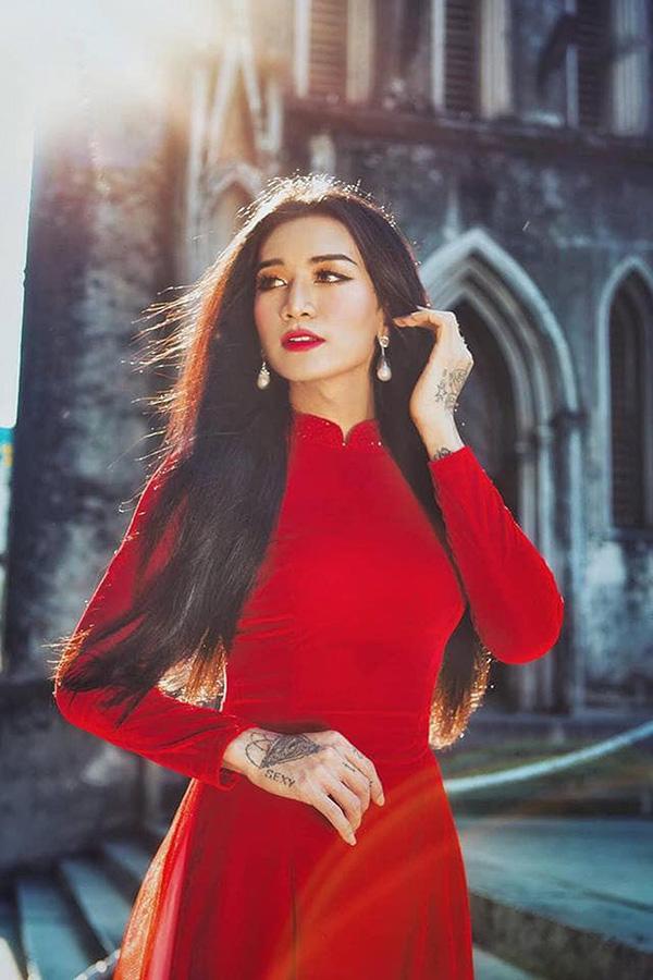 Cùng diện áo dài: BB Trần nữ tính bao nhiêu, quay qua Trấn Thành, Chí Tài chỉ biết cười ngất - 2